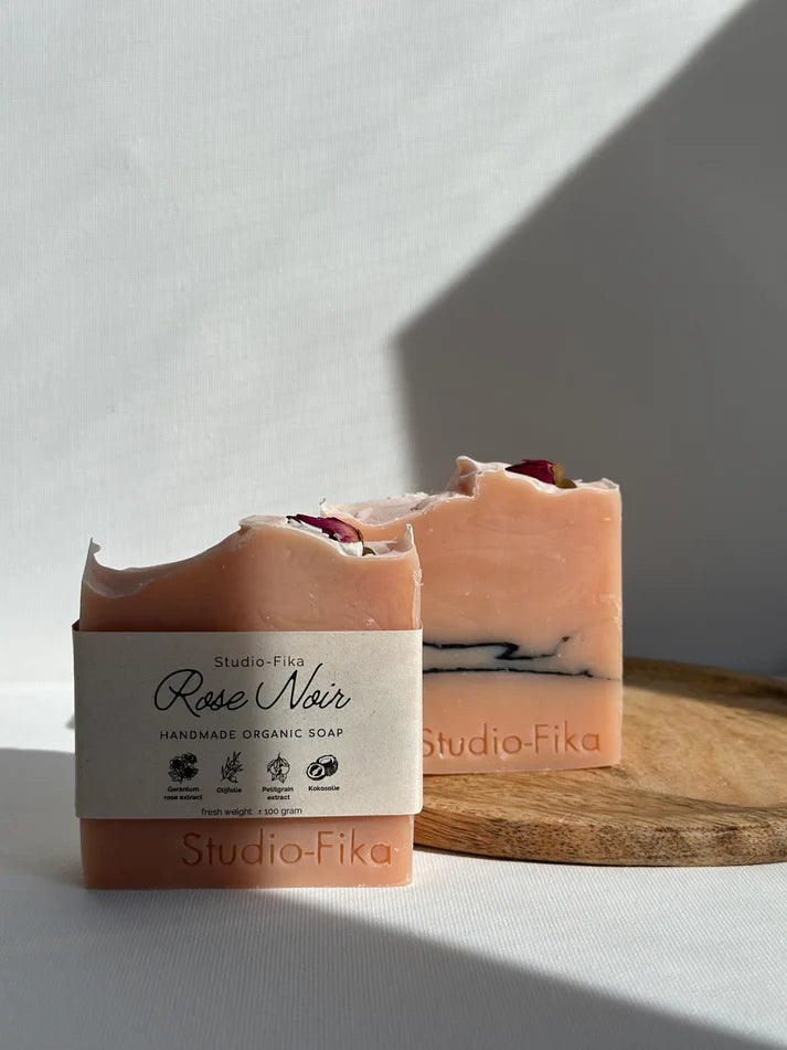 Rose Noir natuurlijke handgemaakte zeep van Studio-Fika