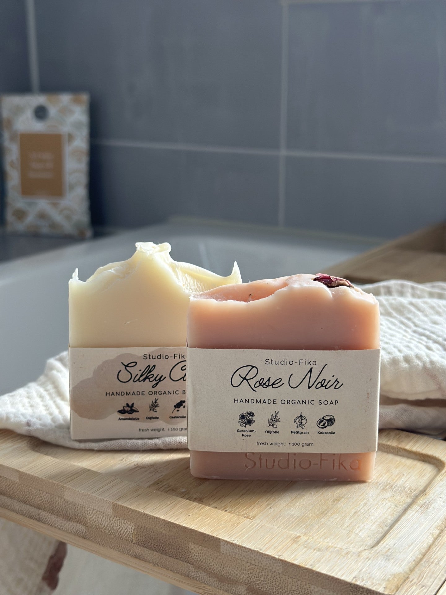 Silky Cloud en Rose Noir natuurlijke zeep bundel van Studio-Fika